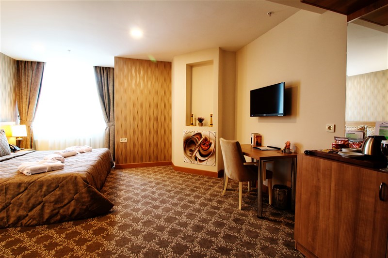 Sarissa Hotel